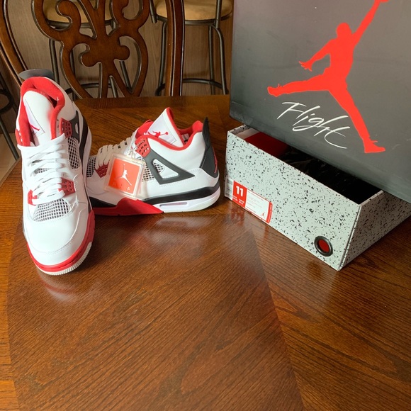 Retro 4 - Picture 1 of 2